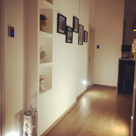 Angolo83 Centro Bed & Breakfast 4*
