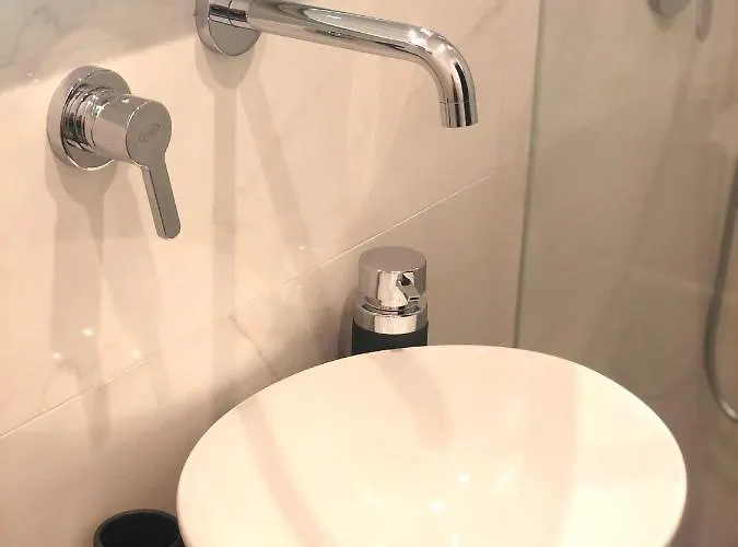 Angolo83 Centro 住宿加早餐酒店 4*